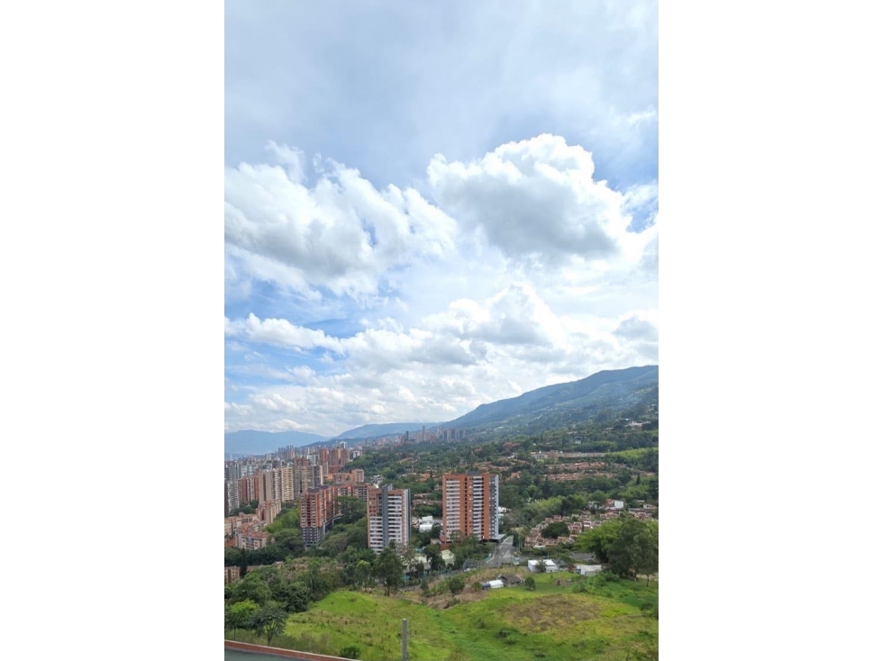 ESPECTÁCULAR APTO EN ENVIGADO LOMA LAS BRUJAS, TOTALMENTE REMODELADO. — foto 3