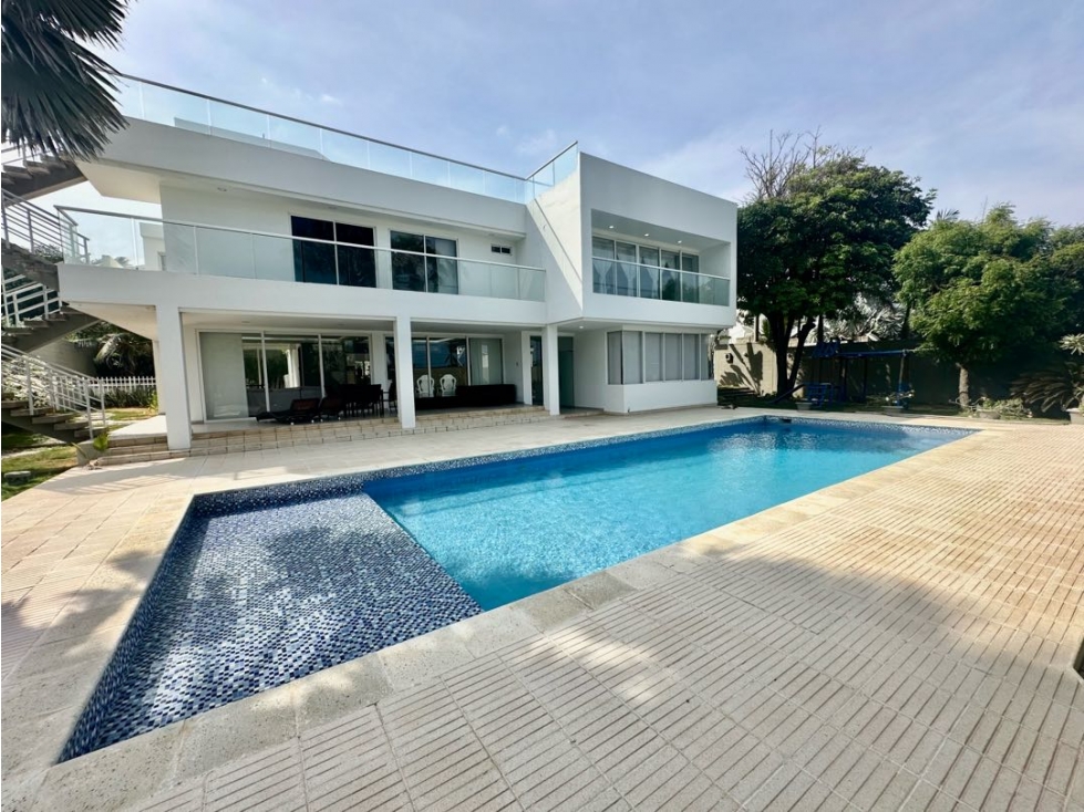 ESTILO Y COMODIDAD EN CASA DE DOS NIVELES EN VENTA O ARRIENDO. PTO COL - 1