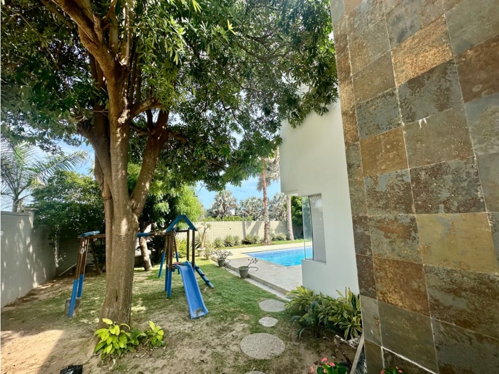 ESTILO Y COMODIDAD EN CASA DE DOS NIVELES EN VENTA O ARRIENDO. PTO COL - 4