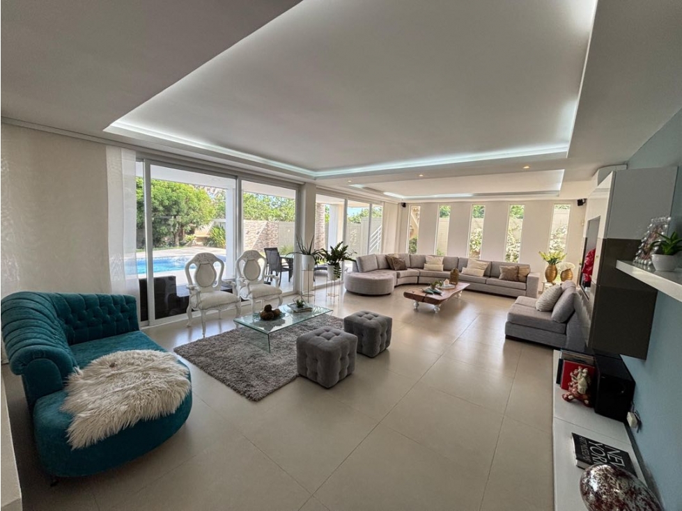 ESTILO Y COMODIDAD EN CASA DE DOS NIVELES EN VENTA O ARRIENDO. PTO COL - 5