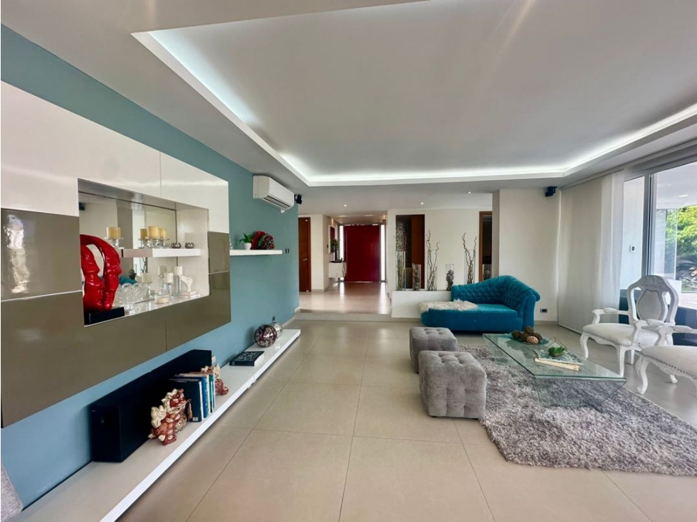 ESTILO Y COMODIDAD EN CASA DE DOS NIVELES EN VENTA O ARRIENDO. PTO COL - 6