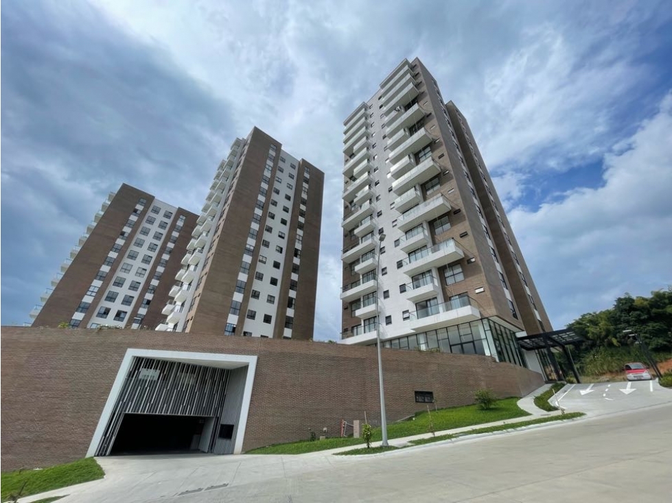 Estrena este hermoso apartamento en Pinares !!!