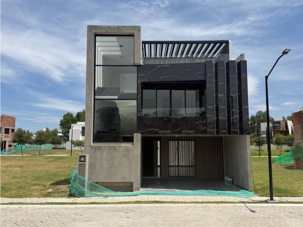 ¡Estrena Lujo en Lomas de Angelópolis II! Casa de 4 Recámaras - 2