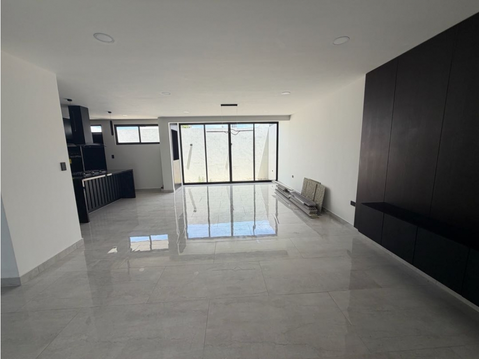 ¡Estrena Lujo en Lomas de Angelópolis II! Casa de 4 Recámaras - 5