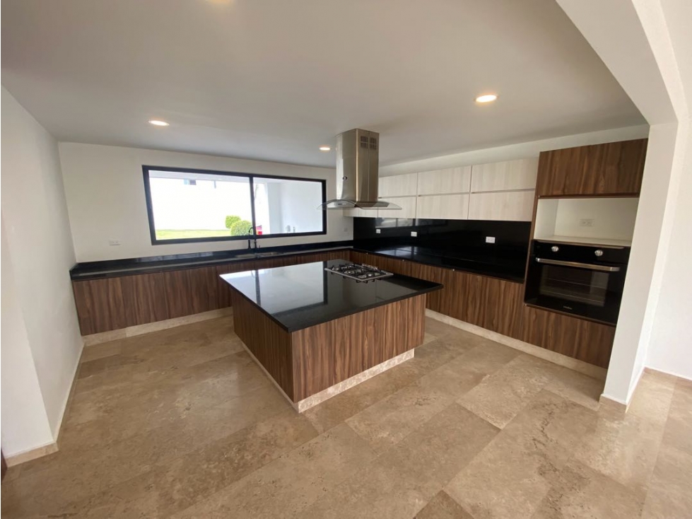 Estupenda casa en renta con 4 habitaciones y sala de TV — foto 6