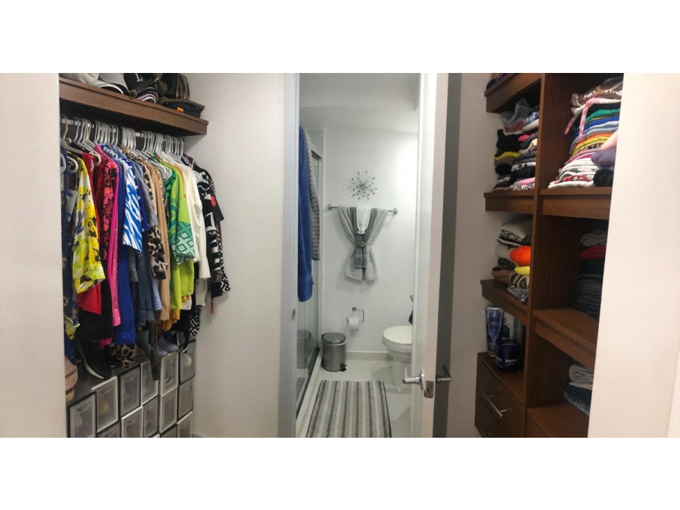 EXCELENTE APARTAMENTO EN ENVIGADO ALTO DE LAS FLORES PISO ALTO Y VISTA — foto 4