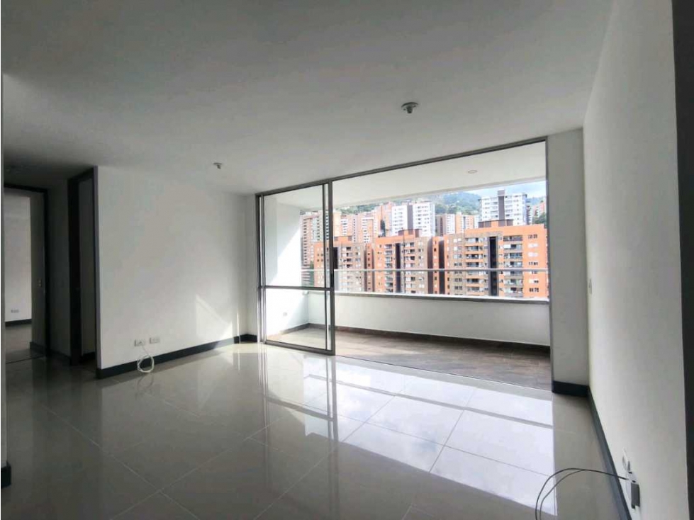 EXCELENTE APARTAMENTO EN SEÑORIAL