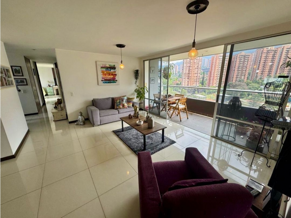 EXCELENTE APARTAMENTO EN VENTA EN EL POBLADO TRANSVERSAL INFERIOR