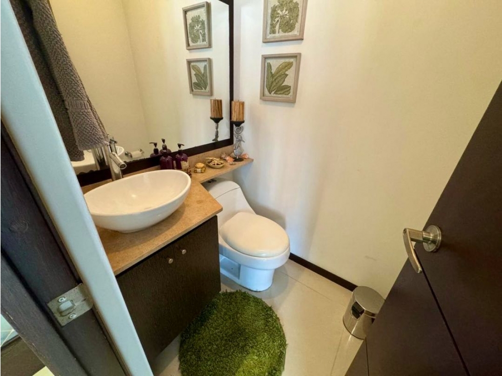 EXCELENTE APARTAMENTO EN VENTA EN EL POBLADO TRANSVERSAL INFERIOR — foto 2