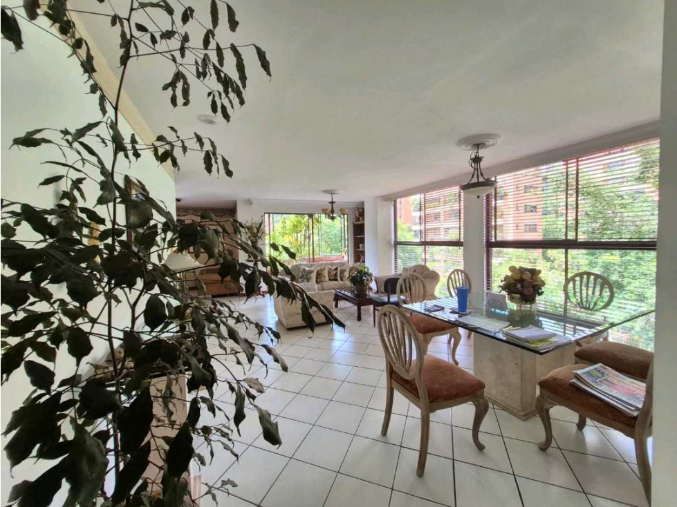 Excelente Apartamento en venta.El Poblado. Cerca a Oviedo.