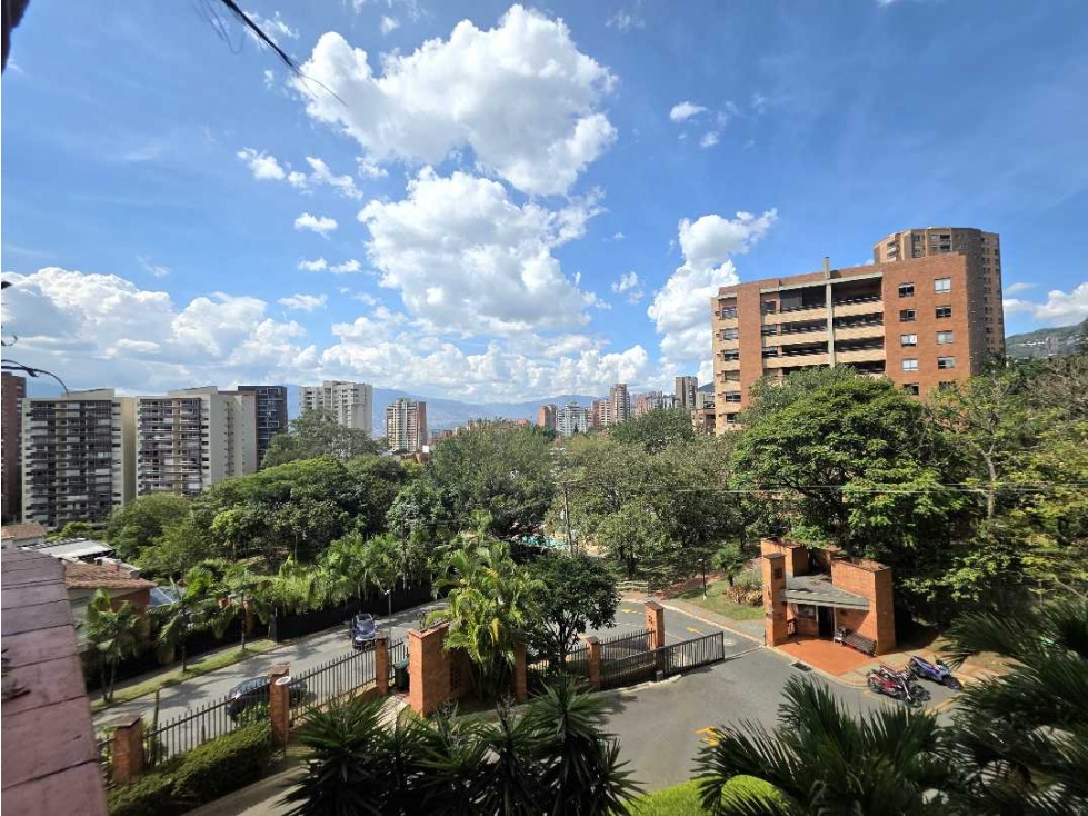 EXCELENTE APARTAMENTO EN VENTA EN EL POBLADO LOS BALSOS — foto 4