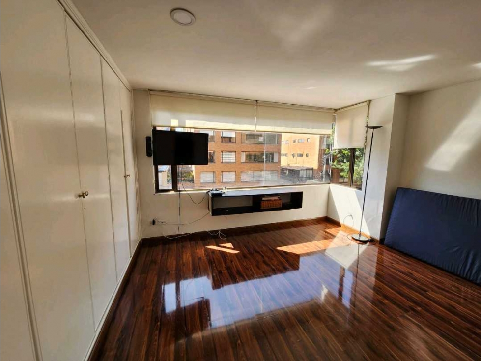 EXCELENTE APARTAMENTO EXTERIOR TOTALMENTE REMODELADO EN VENTA CHICO — foto 3