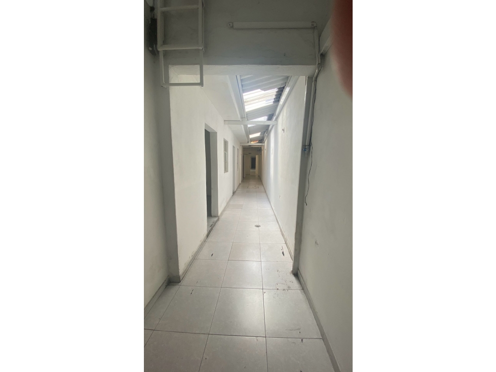 Excelente Bodega 200m2 en venta en sector NQS x calle 63 ROSARIO — foto 2