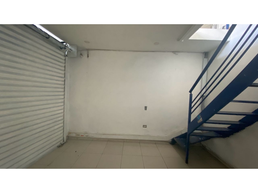 Excelente Bodega 200m2 en venta en sector NQS x calle 63 ROSARIO — foto 4