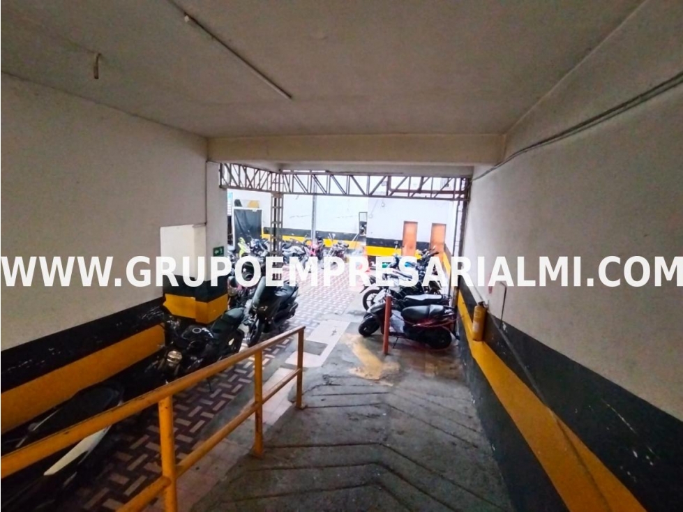 EXCELENTE BODEGA EN VENTA - SECTOR LA CANDELARIA COD: 30604 - 3