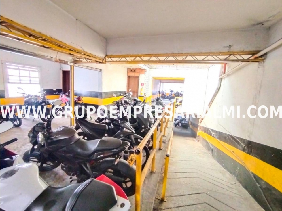 EXCELENTE BODEGA EN VENTA - SECTOR LA CANDELARIA COD: 30604 - 4
