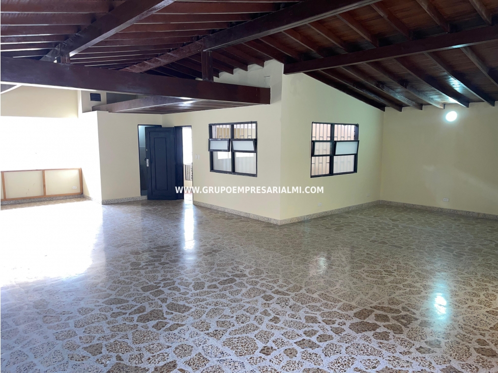 EXCELENTE CASA COMERCIAL EN ARRIENDO - SECTOR LAURELES COD: 32531