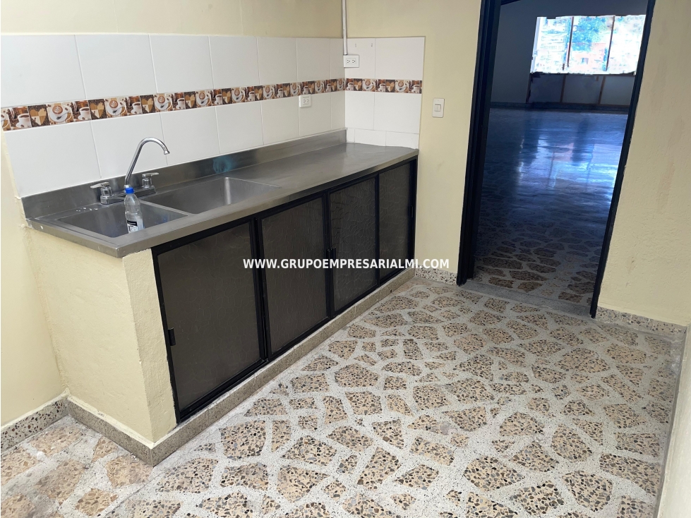 EXCELENTE CASA COMERCIAL EN ARRIENDO - SECTOR LAURELES COD: 32531 — foto 3