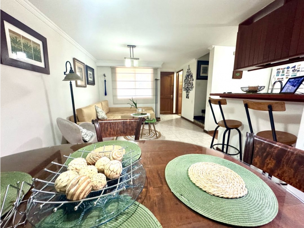 Excelente casa en venta en El Escobero parte baja