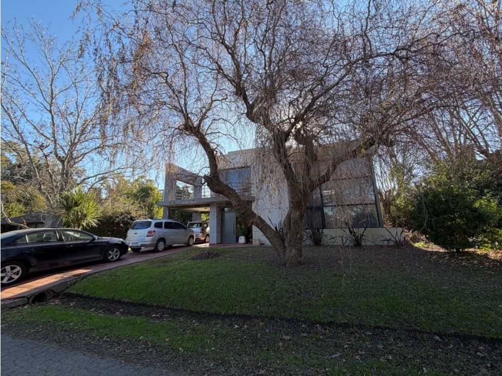 Excelente casa en venta en Los Cardales Country Club - 2