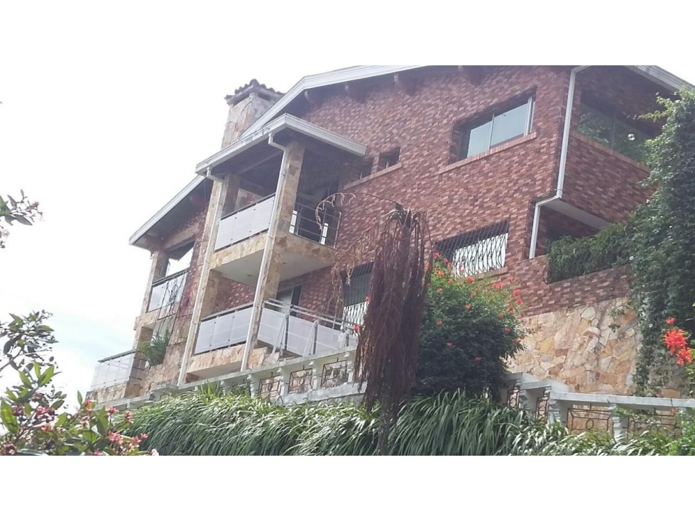 EXCELENTE CASA LOTE EN LAS PALMAS MUY BIEN UBICADA — foto 5