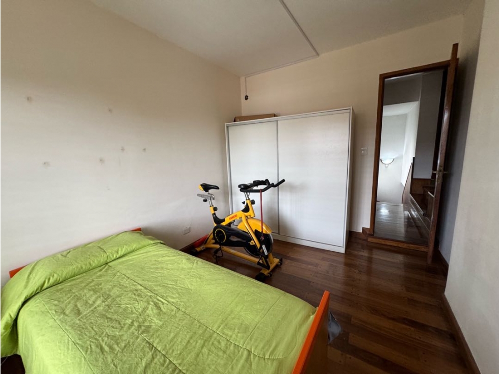 Excelente chalet con amplio patio, piscina y quincho - 4