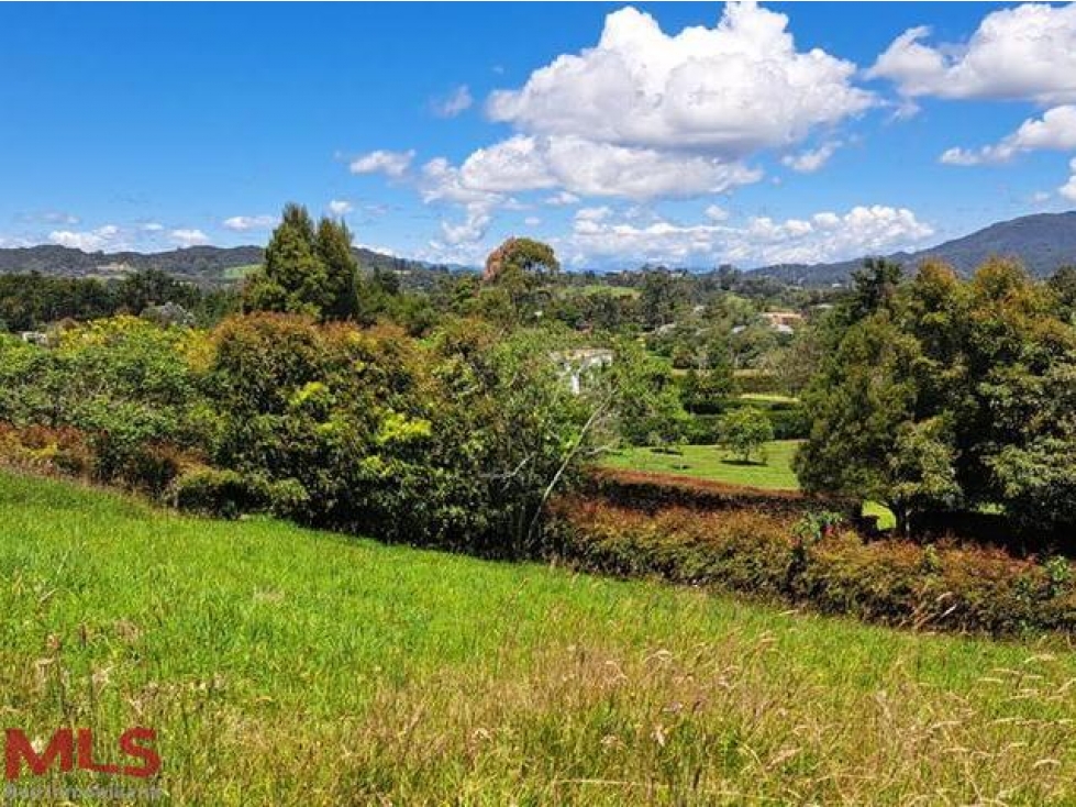 Excelente lote en urbanización cerrada(MLS#241382)