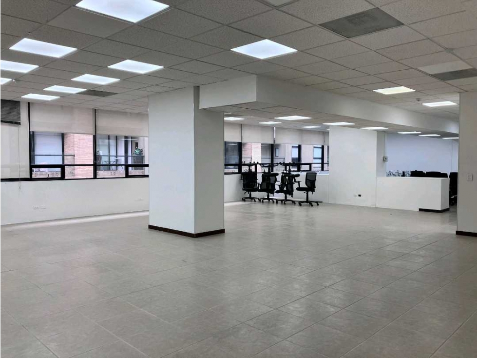EXCELENTE OFICINA EN ARRIENDO EN CHICO RESERVADO — foto 3
