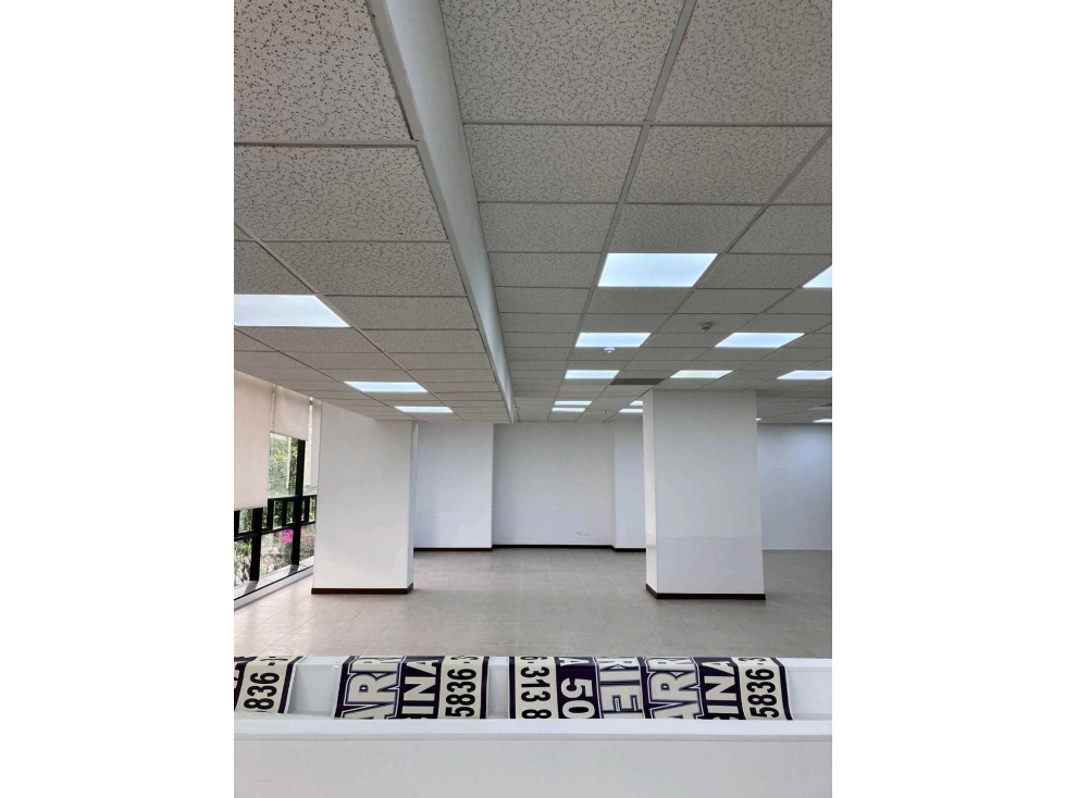 EXCELENTE OFICINA EN ARRIENDO EN CHICO RESERVADO — foto 2