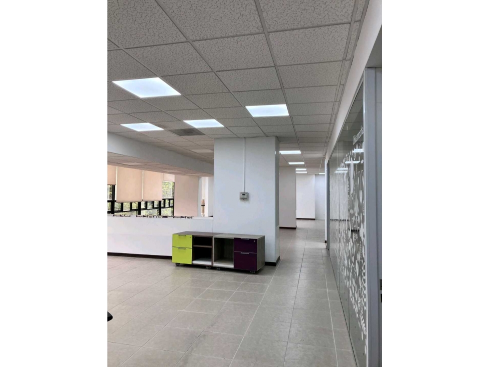 EXCELENTE OFICINA EN ARRIENDO EN CHICO RESERVADO — foto 5