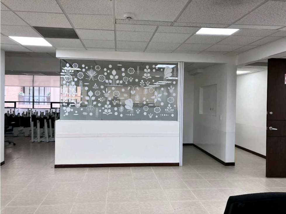 EXCELENTE OFICINA EN ARRIENDO EN CHICO RESERVADO — foto 4