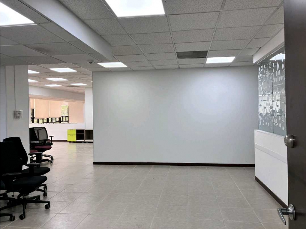 EXCELENTE OFICINA EN ARRIENDO EN CHICO RESERVADO — foto 6