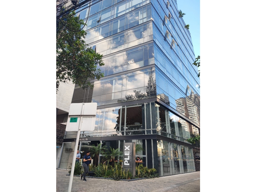 Excelente oficina en Venta La Aguacatala Poblado