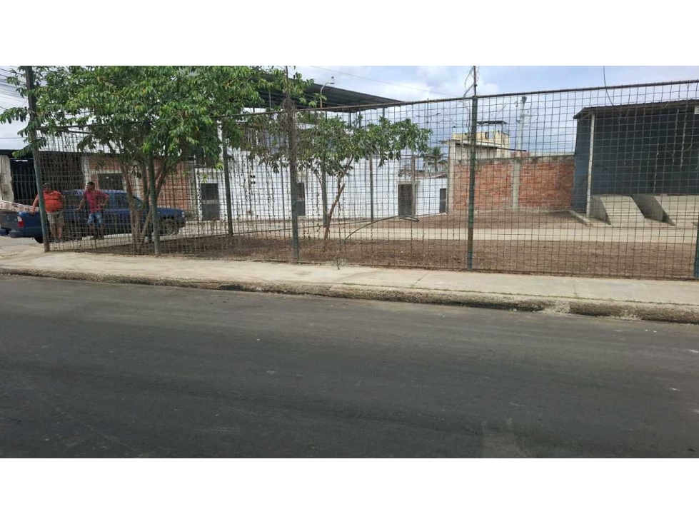 Excelente terreno esquinero en venta cerca de la ULEAM — foto 2
