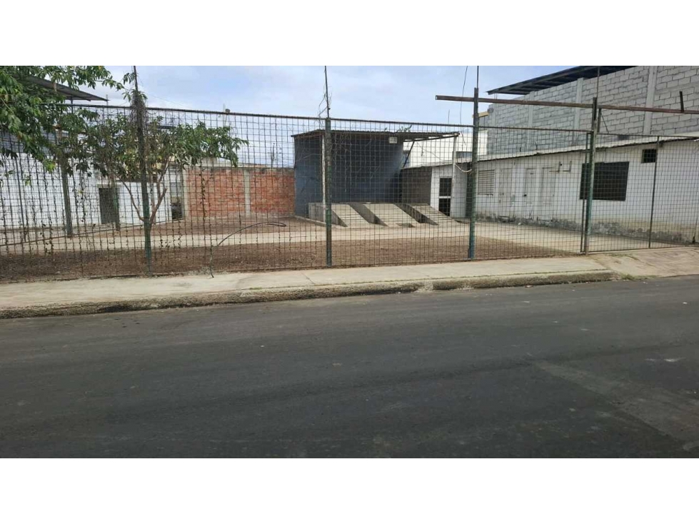 Excelente terreno esquinero en venta cerca de la ULEAM — foto 3