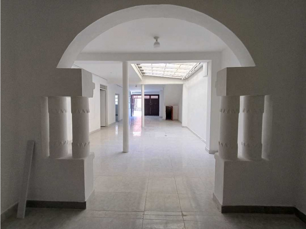 Bello cerca parque. Excelente ubicación. vende todo o por piso. . — foto 3