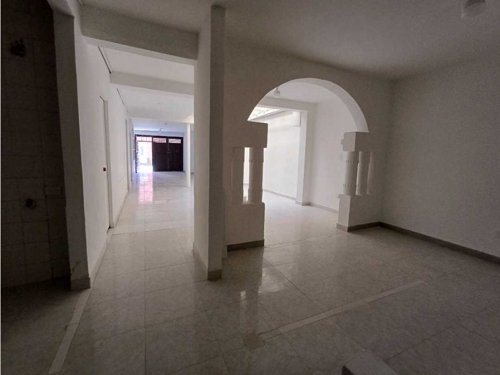 Bello cerca parque. Excelente ubicación. vende todo o por piso. . — foto 4