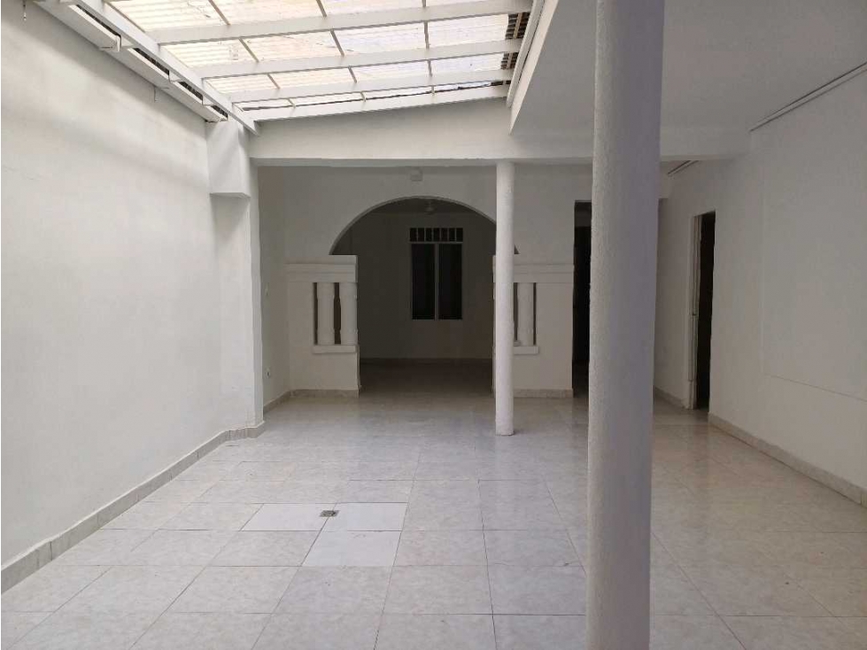 Bello cerca parque. Excelente ubicación. vende todo o por piso. . — foto 2