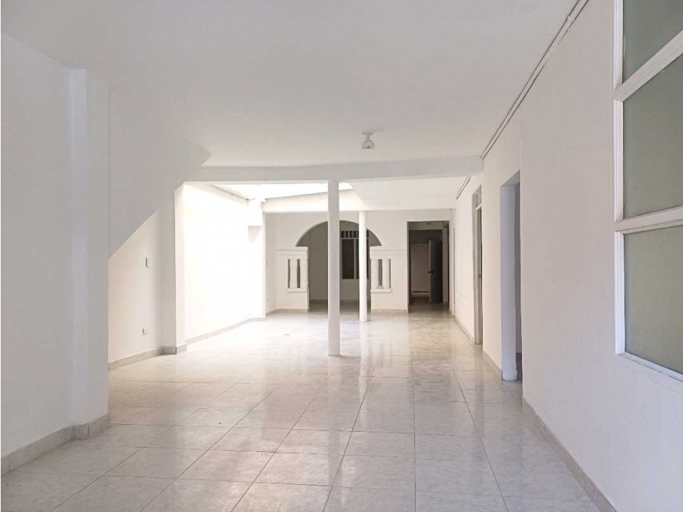 Bello cerca parque. Excelente ubicación. vende todo o por piso. . — foto 5