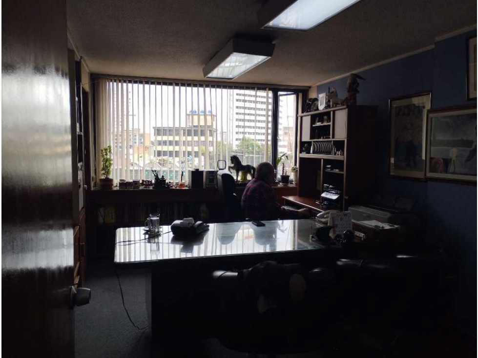EXCELENTE UBICACIÓN COMERCIAL OFICINA EN VENTA CHAPINERO - 2