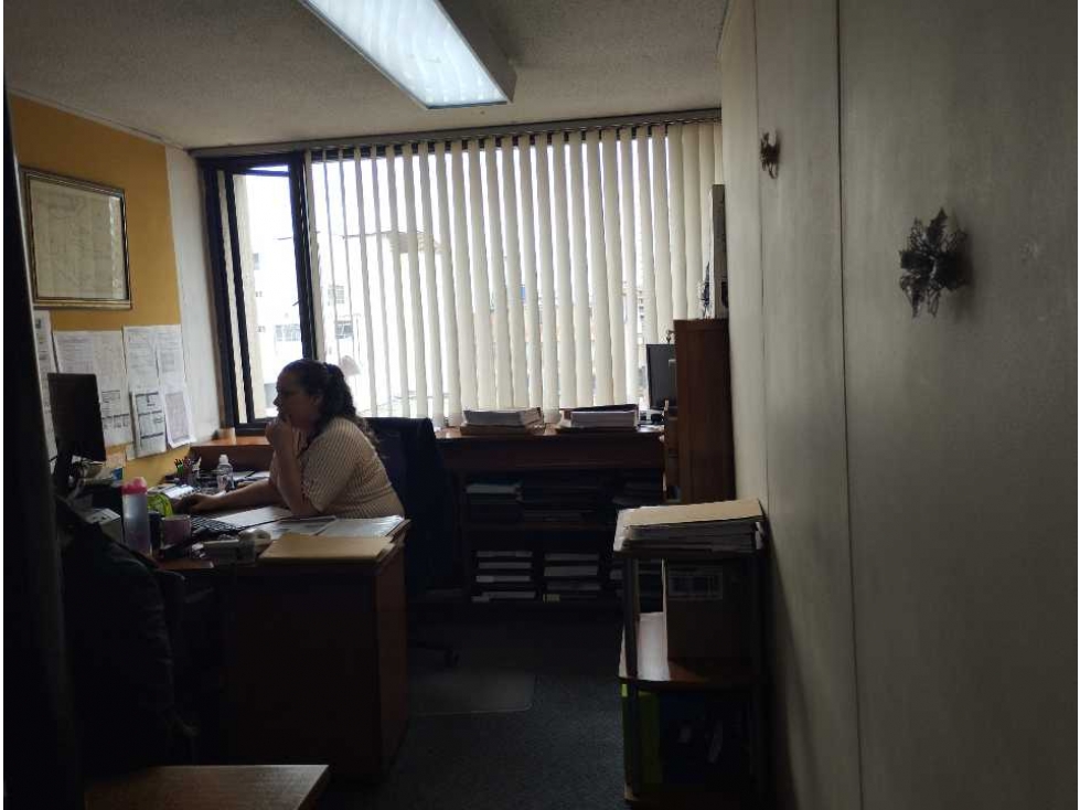 EXCELENTE UBICACIÓN COMERCIAL OFICINA EN VENTA CHAPINERO - 3