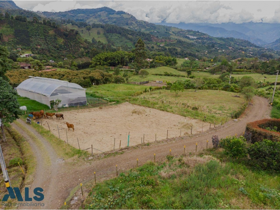 Excelente ubicacion a solo 2 kilometros del pueblo...(MLS#258770) - 3