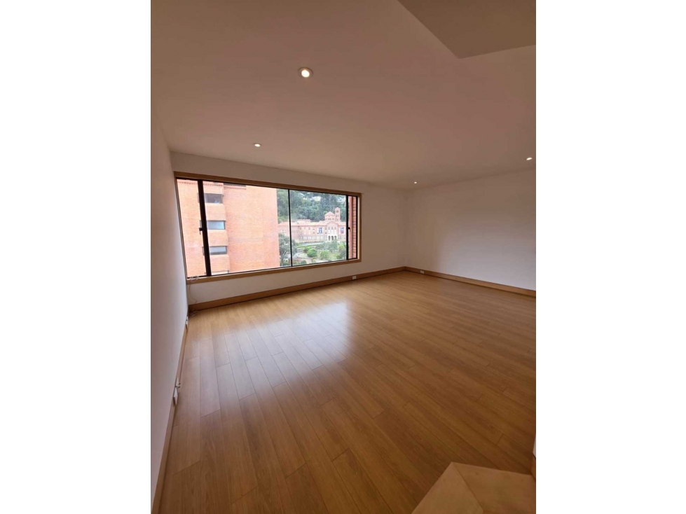 EXCELENTE APARTAMENTO EXTERIOR EN ARRIENDO CHICO RESERVADO — foto 3