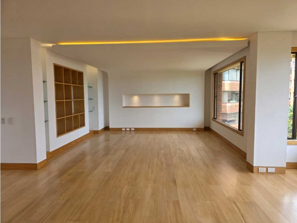 EXCELENTE APARTAMENTO EXTERIOR EN ARRIENDO CHICO RESERVADO