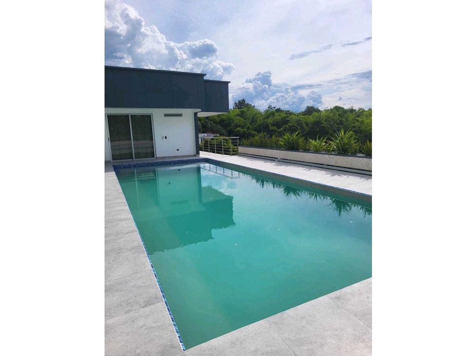 Exclusiva Casa Campestre en Cerritos, Alta Valorización y Estilo.