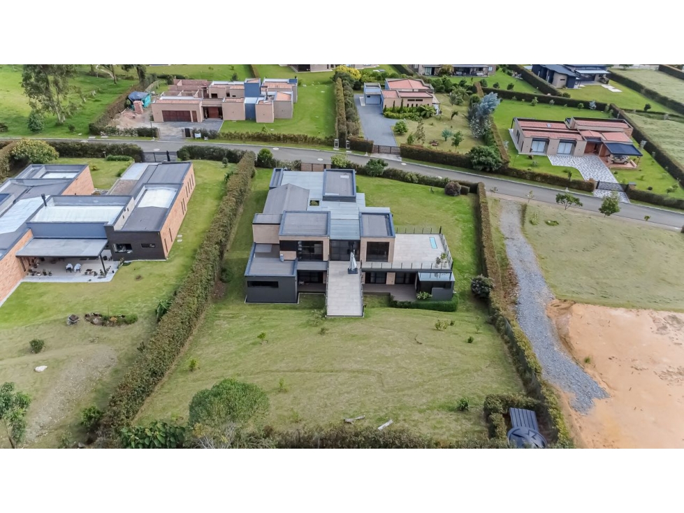 Exclusiva casa Campestre en Venta de 455 MT2 - La Ceja