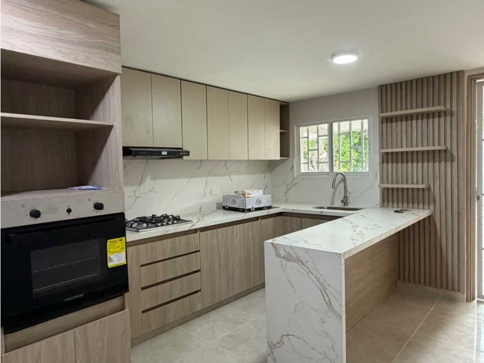 ¡Exclusiva Casa de Gran Formato en el CorazÃ³n de Altos del Prado! — foto 5
