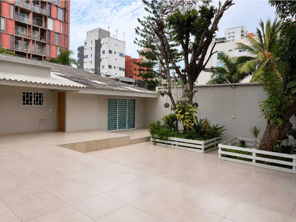 ¡Exclusiva Casa de Gran Formato en el CorazÃ³n de Altos del Prado!