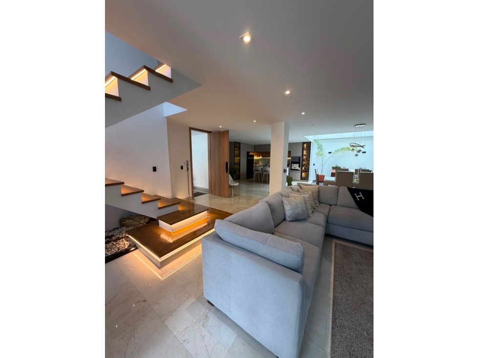 EXCLUSIVA CASA EN CONDOMINIO CON UBICACIÓN PRIVILEGIADA EN SABANETA. — foto 2