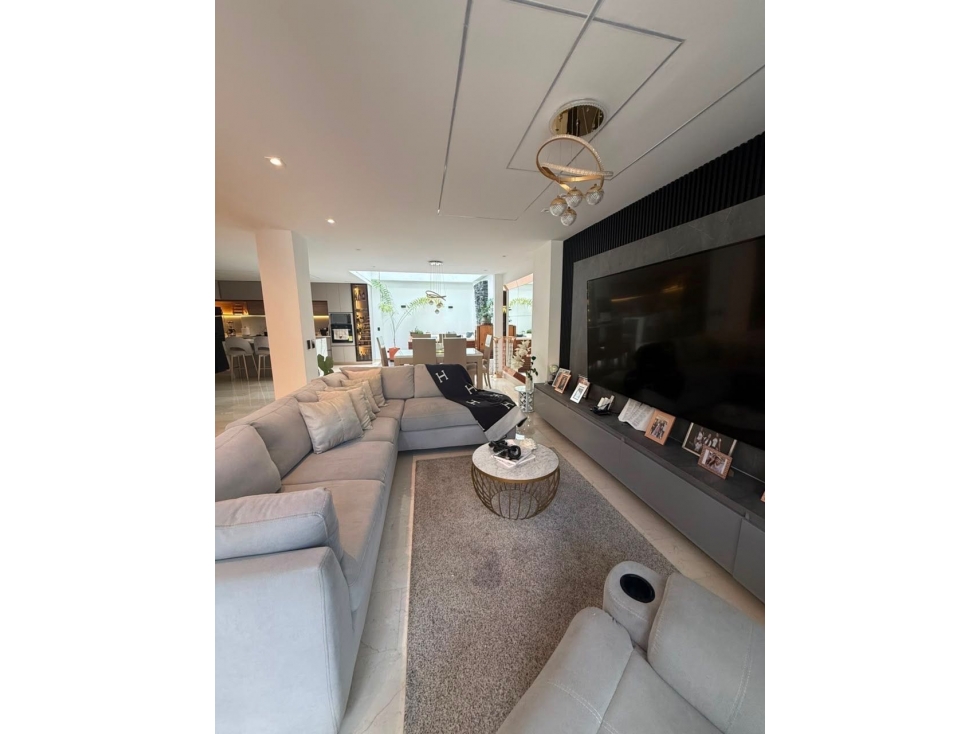 EXCLUSIVA CASA EN CONDOMINIO CON UBICACIÓN PRIVILEGIADA EN SABANETA. — foto 4